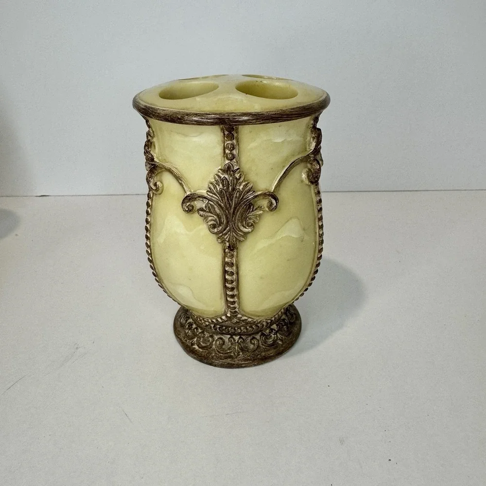 Vintage 3 Pc Bathroom Vanity Set Ivory Bronze Resin Scroll Soap Dish Tumbler